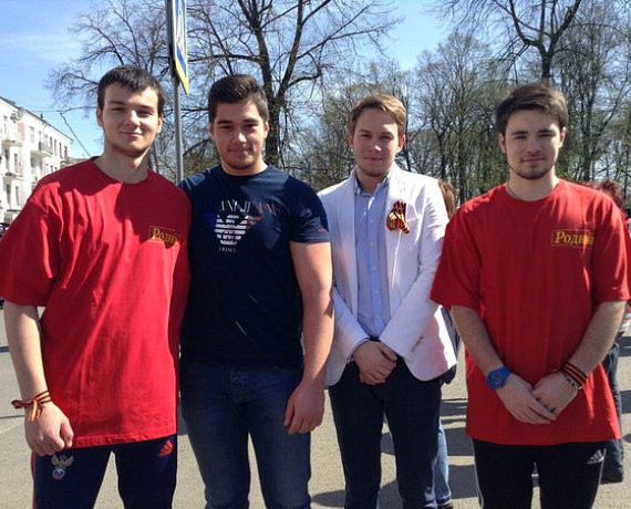 Ярославские партийцы в День Победы угостили горожан солдатской кашей