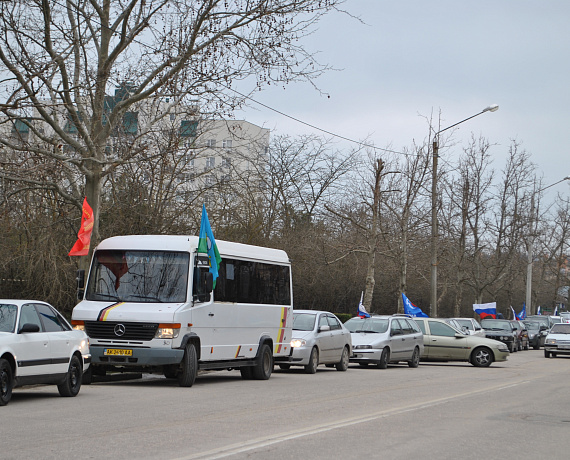 Крымские социал-патриоты провели автопробег