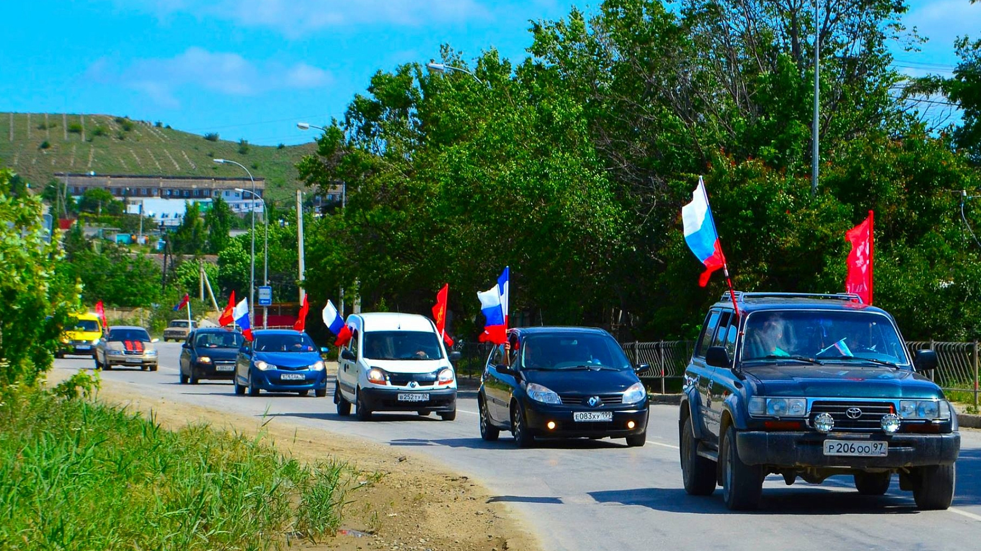 В Судаке прошел автопробег "РОДИНЫ", посвященный празднованию Дня России