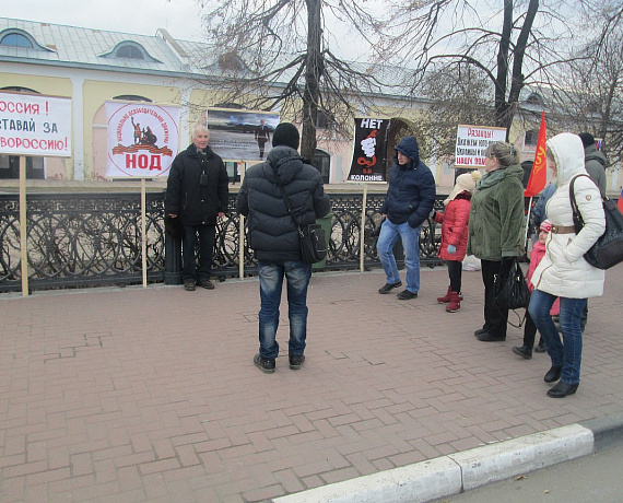 Рязанские активисты организовали пикет в поддержку Новороссии