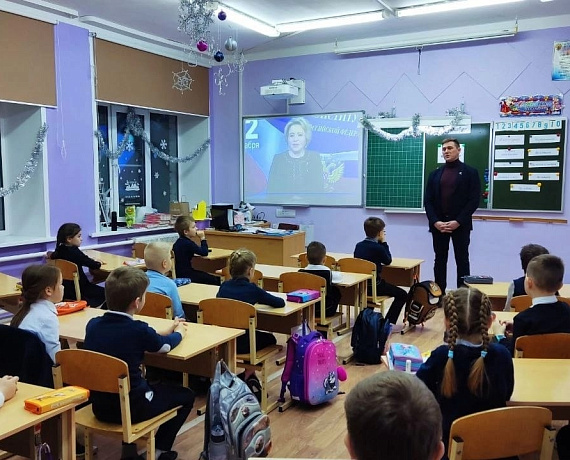 Депутат Подмосковной "РОДИНЫ" провел урок Конституции для школьников