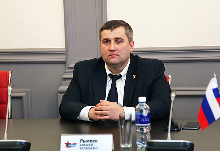 Рылеев: Сначала работой нужно обеспечить свободных граждан РФ, а не заключенных и корейцев