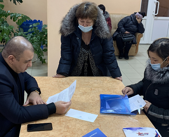 Карен Григорян провел прием граждан в Харабалинском и Ахтубинском районе Астраханской области