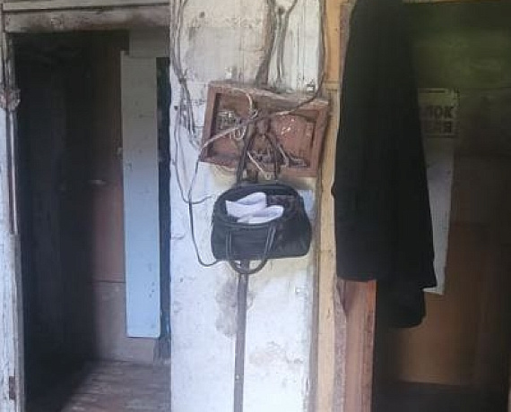 Новгородские соратники взяли на контроль ситуацию с аварийным домом в деревне Ермолино