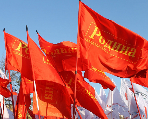 Крым наш: оренбургские патриоты вышли на праздничный митинг