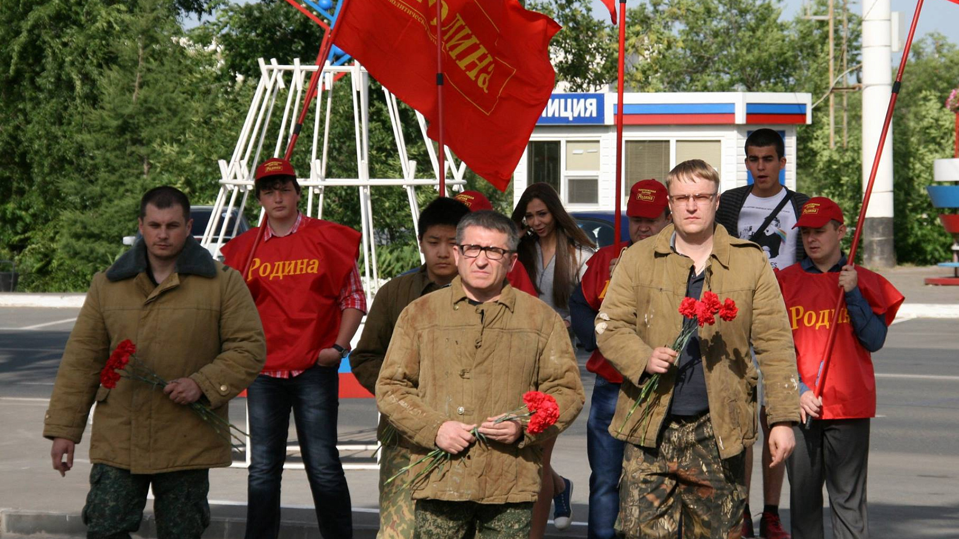 Патриоты Оренбурга вышли на шествие в ватниках