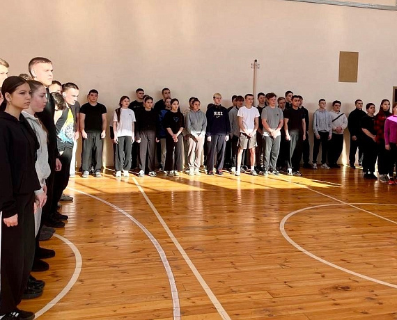 Владимир Михайлов открыл соревнования по армрестлингу