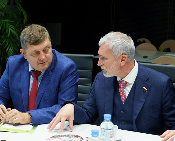 Журавлев, Пахолков и Булыкин посетили предприятие в составе "Роскосмоса"