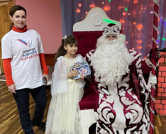 Сотни детей в Тамбовской области получили новогодние подарки от Алексея Журавлева