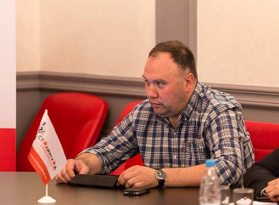 Встреча представителей "РОДИНЫ", "СТАЛИНГРАДА", Антиглобалистского движения и Общественной палаты РФ с лидером Африканской народной социалистической партии США Омали Йешитела, 29.05.2015