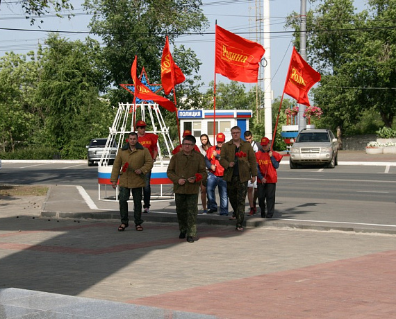Социал-патриоты возложили цветы к Вечному огню в Оренбурге