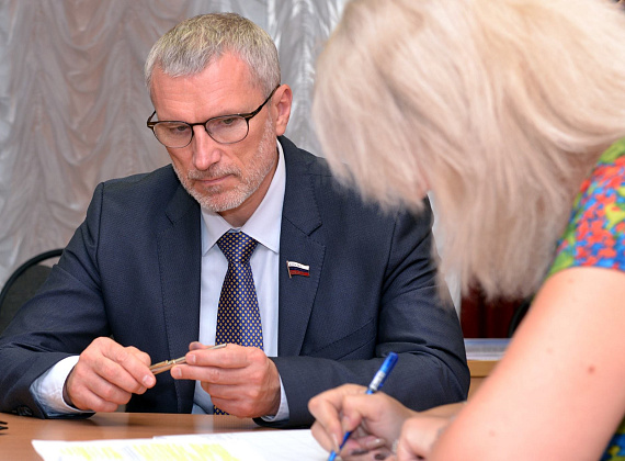 Алексей Журавлев подал документы в окружную избирательную комиссию города Воронежа, 19.07.2016