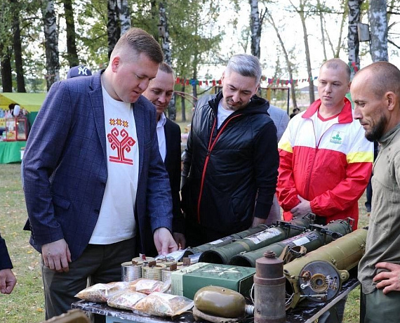 Владимир Михайлов поздравил жителей Лапсарского поселения с днём деревни