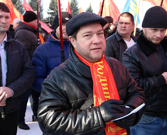 Патриоты Самары возложили цветы к Вечному огню в День защитника Отечества