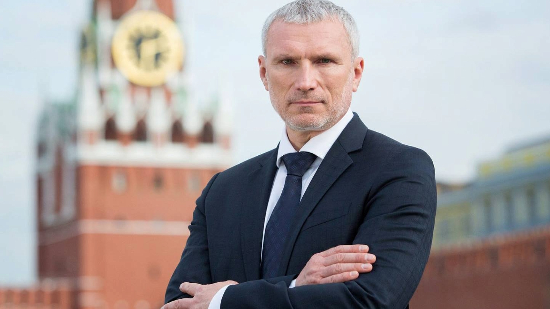 Журавлев для NEWS.ru: Порвавшего паспорт РФ в Ереване надо признать персоной нон грата