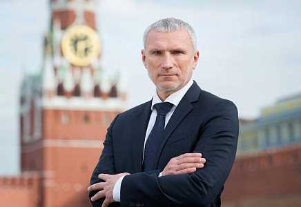 Журавлев для NEWS.ru: Порвавшего паспорт РФ в Ереване надо признать персоной нон грата