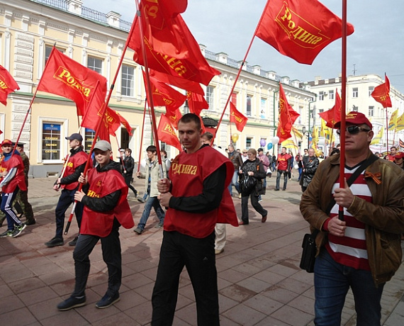 Колонна "РОДИНЫ" прошла по центральной улице Оренбурга