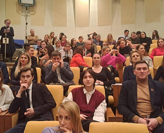 В Госдуме соратники посмотрели " Чебурашку" и обсудили поддержку детских фильмов