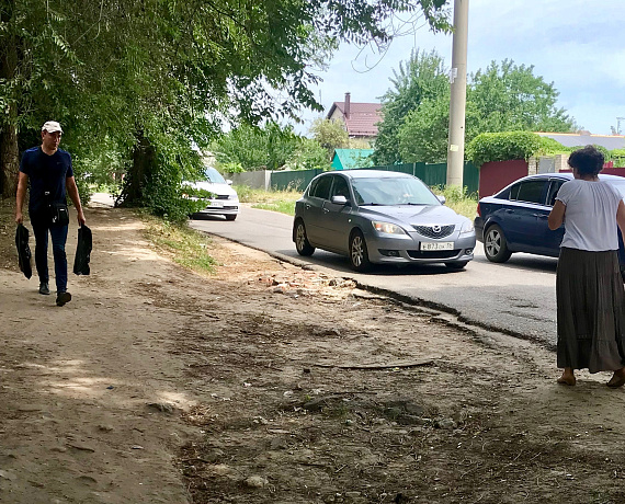 При поддержке Алексея Журавлева жители Воронежа добились ремонта тротуара