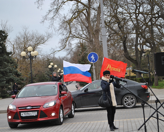 Крымские социал-патриоты провели автопробег