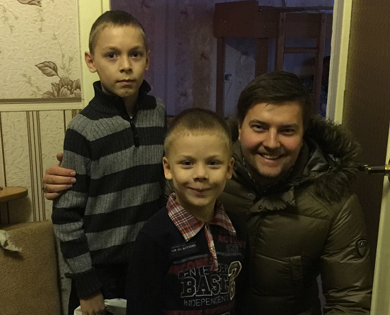 Лидер "РОДИНЫ" поздравил детей из многодетных семей Воронежа с Новым годом