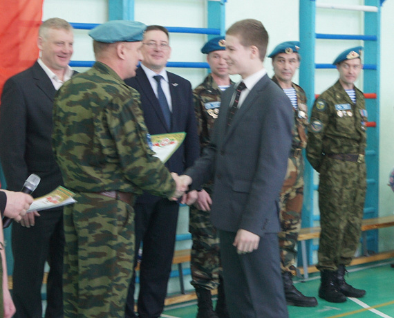 Казанские партийцы провели серию уроков мужества для молодых россиян