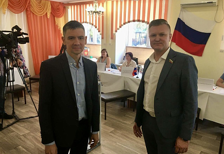 Владимир Сухарев поддержал соратника - кандидата на выборах в Думу Астраханской области