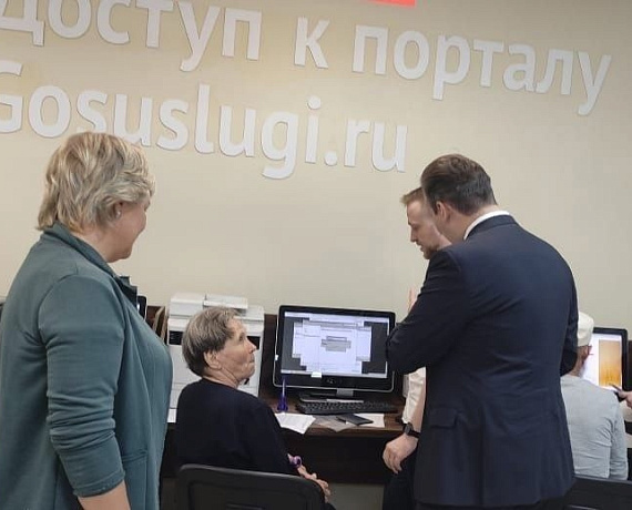 Делегация Подмосковной "РОДИНЫ" посетила Люберецкий МФЦ