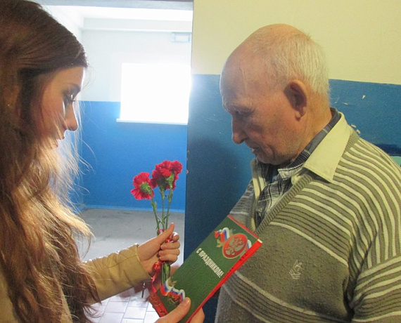 Родинцы Новгорода навестили участников Великой Отечественной Войны
