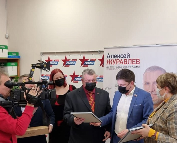 В приемной Алексея Журавлева в Тамбове состоялось награждение победителей конкурса на лучшее сочинение по Достоевскому