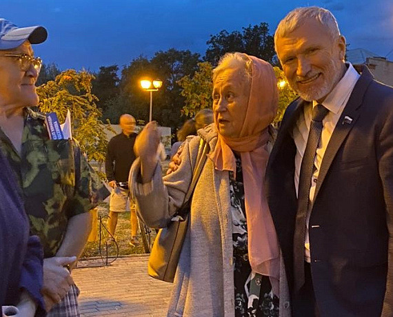 Журавлев и Косенков провели уличную встречу с избирателями в Тамбове
