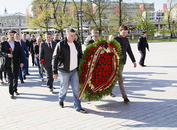 Делегация "РОДИНЫ" почтила память героев Великой Отечественной войны, 06.05.2015
