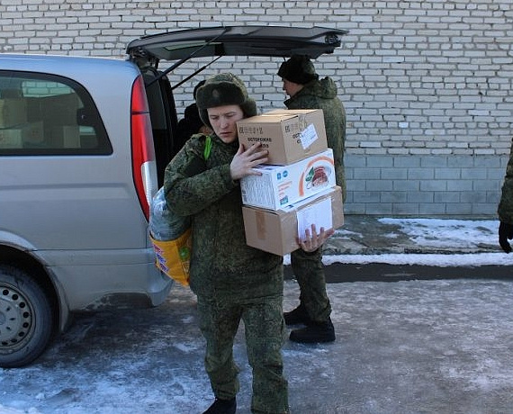 Клуб избирателей Вячеслава Илюхина передал десантникам еще одну партию гумпомощи и снаряжения
