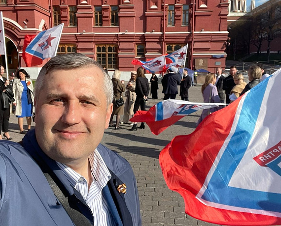 Соратники партии "РОДИНА" возложили венки и цветы к Могиле Неизвестного Солдата