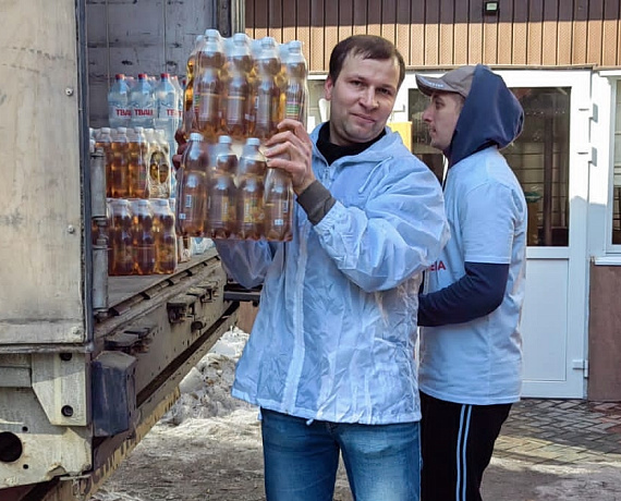 Алексей Журавлев передал гуманитарную помощь беженцам из Донбасса, прибывшим в Тамбовскую область
