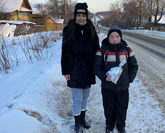 Кировские родинцы передали новогодние подарки сельским школьникам
