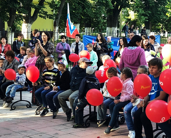 Женское движение воронежской "РОДИНЫ" организовало семейный праздник в городе Семилуки