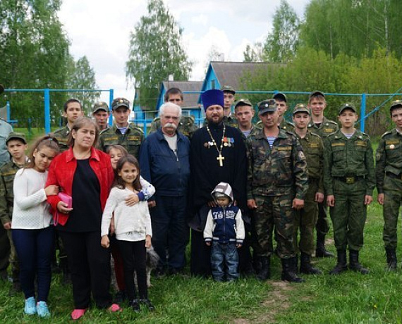 Соратники Татарстана помогли кадетам впервые прыгнуть с парашютом (фото)
