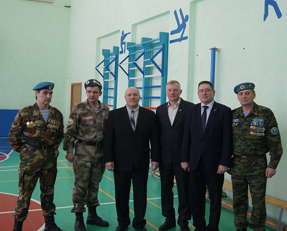 Казанские партийцы провели серию уроков мужества для молодых россиян