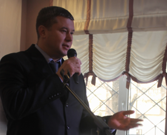Валерий Барсук поздравил ветеранов с Днем матери