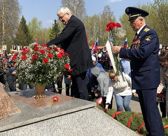 Торжественный митинг на День Победы в микрорайоне Пашино открыл Вячеслав Илюхин