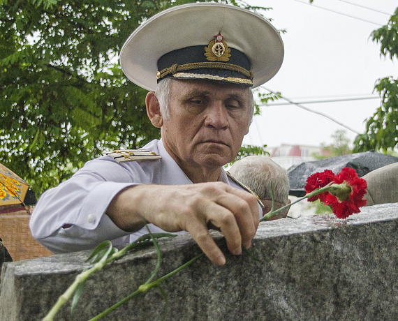 Севастопольские партийцы почтили память первых жертв войны