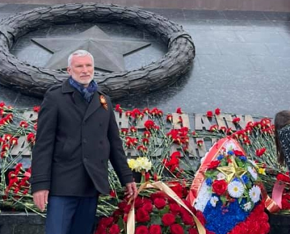 Алексей Журавлев возложил цветы к Ржевскому мемориалу