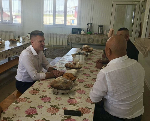 ВЛАДИМИР СУХАРЕВ ПРОВЕЛ ВСТРЕЧУ В ВОЛОДАРСКОМ РАЙОНЕ