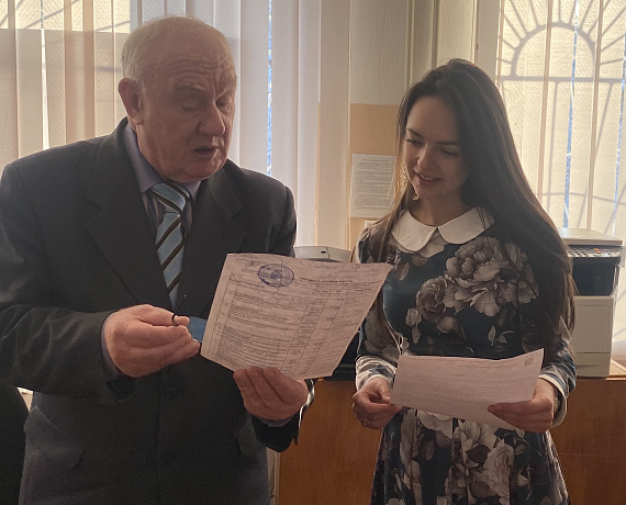 Депутат Кировской "РОДИНЫ" совмещает новогодние поздравления с депутатской деятельностью