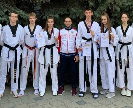 В офисе Ивановской "РОДИНЫ" вручили Благодарственные письма спортсменам-тхэквондистам