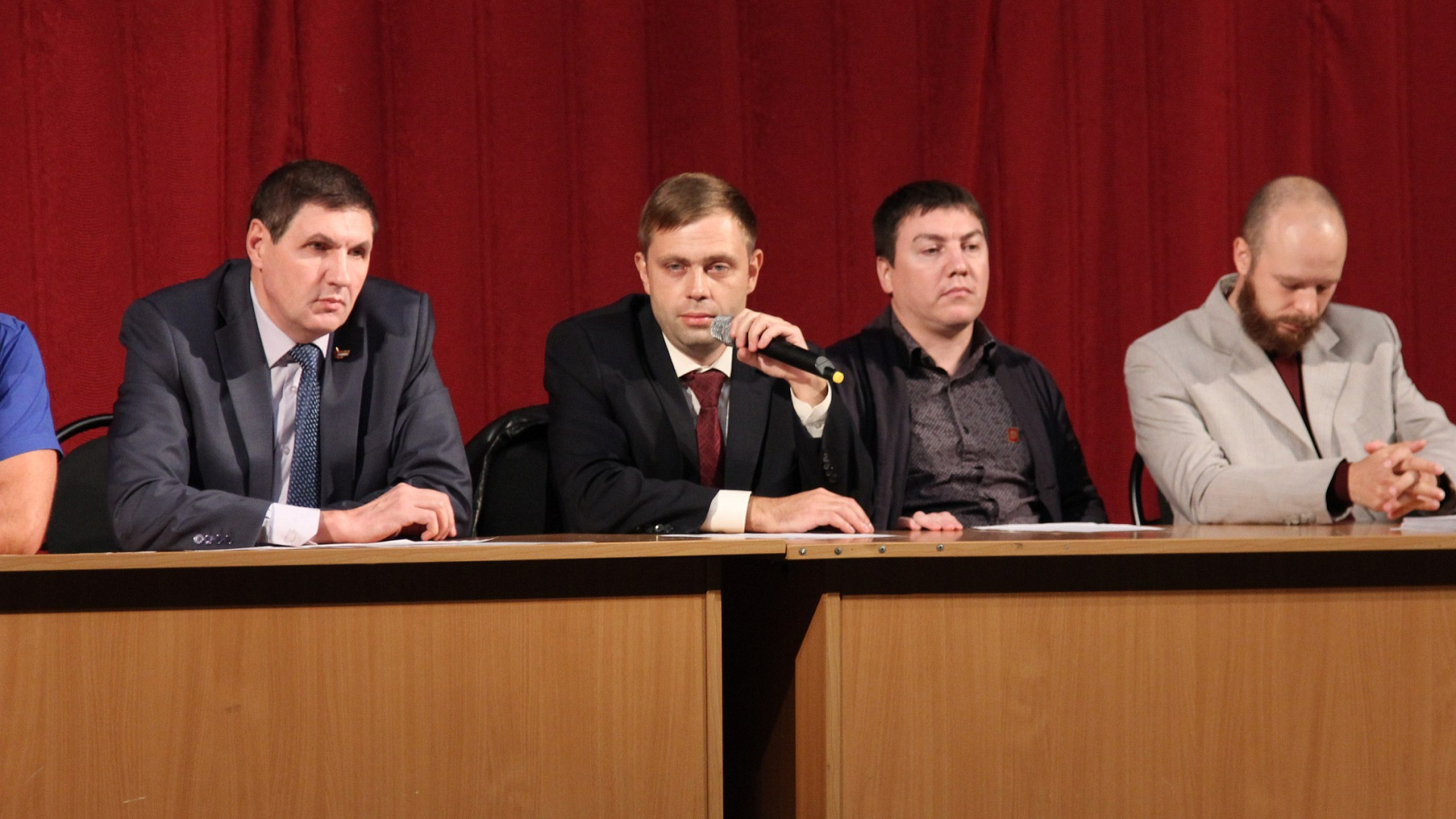 Рязанские партийцы обсудили с аграриями и дальнобойщикам экономические проблемы