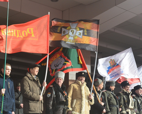 Красноярские партийцы пришли на митинг в поддержку Крыма