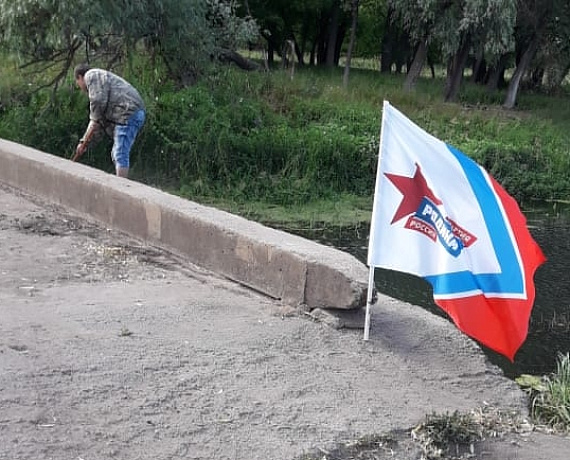 Воронежские партийцы навели порядок на территории вдоль реки Осередь