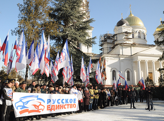 Возложение цветов к Долгоруковскому обелиску и митинг у памятника воинам-освободителям Симферополя, 4 февраля 2014 г.